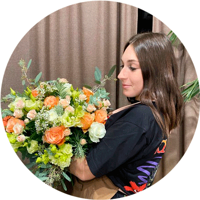 Rebecca, Floral Designer Frida's Store Crema