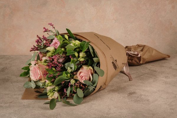 Pink Flower Bouquet, fresh flowers home delivery across Italy