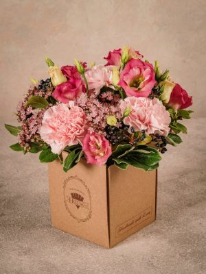 Romantico Box, flowers in a small recicled cardboard box, home delivery