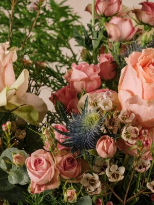 Bouquet Luxury Rosa, rose e verdi di stagione di altissima qualità