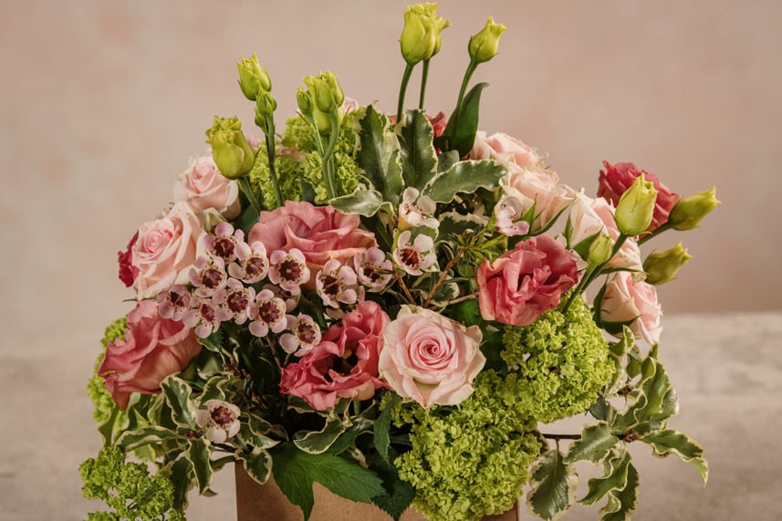 composizione di fiori artificiali 28 cm di altezza Idee con cuore pricot, rose e margherite Vari fiori e colori fiori Ø ca 4 cm Bouquet 3