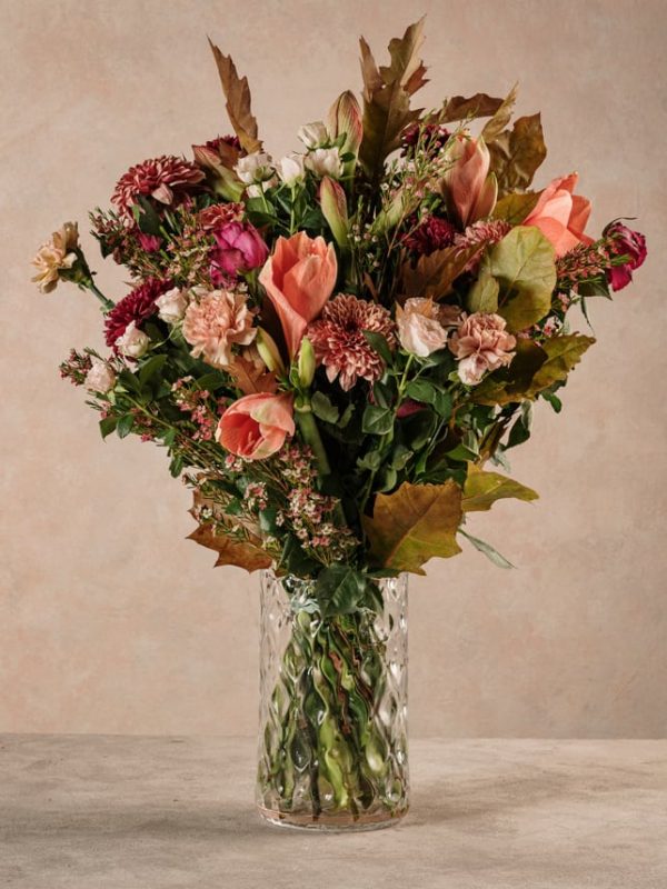 Bouquet Delitto e Castigo, rose chiare, rose rosa e garofani. Fresh flowers Frida's