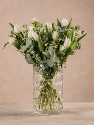 Bouquet Moby Dick Bouquet di tulipani bianchi e dai toni invernali. Home delivery across Italy