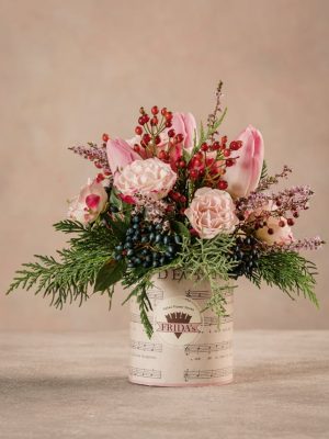 Sushi Pink Delight mini bouquet of roses and pink tulip, delicate and refined. Home delivery across Italy