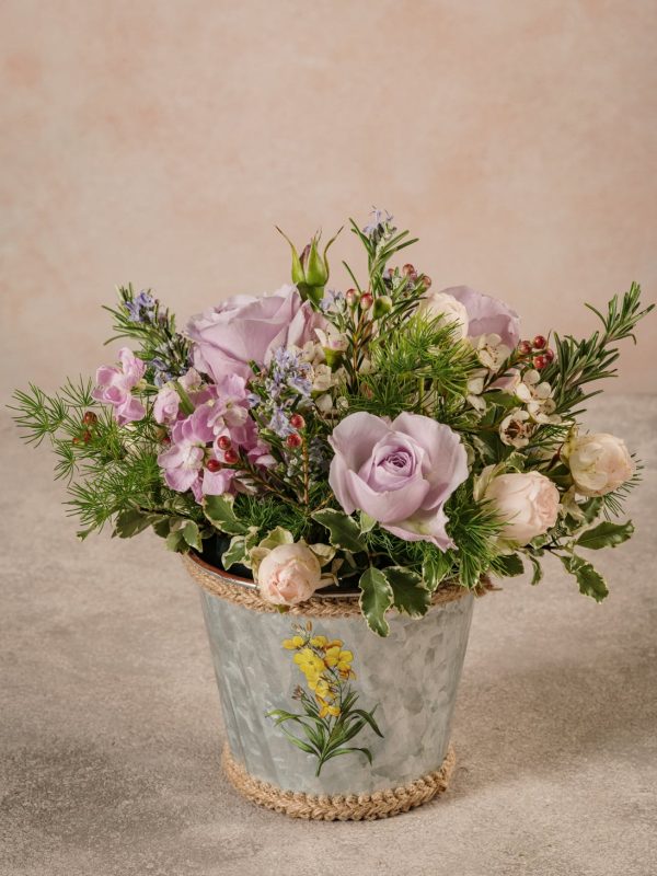 Secchiello Di Latta, rose, garofani e fiori di stagione di alta qualità