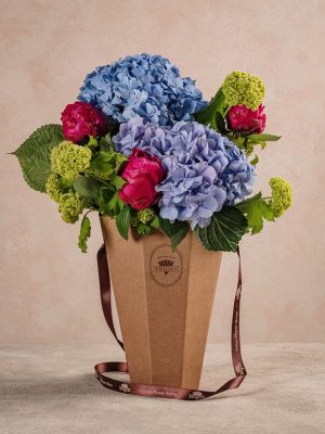 Flower Basket Peonie Ortensie ampiezza dei volumi che sposano alla perfezione i contrasti di colore - Festa della mamma Frida's