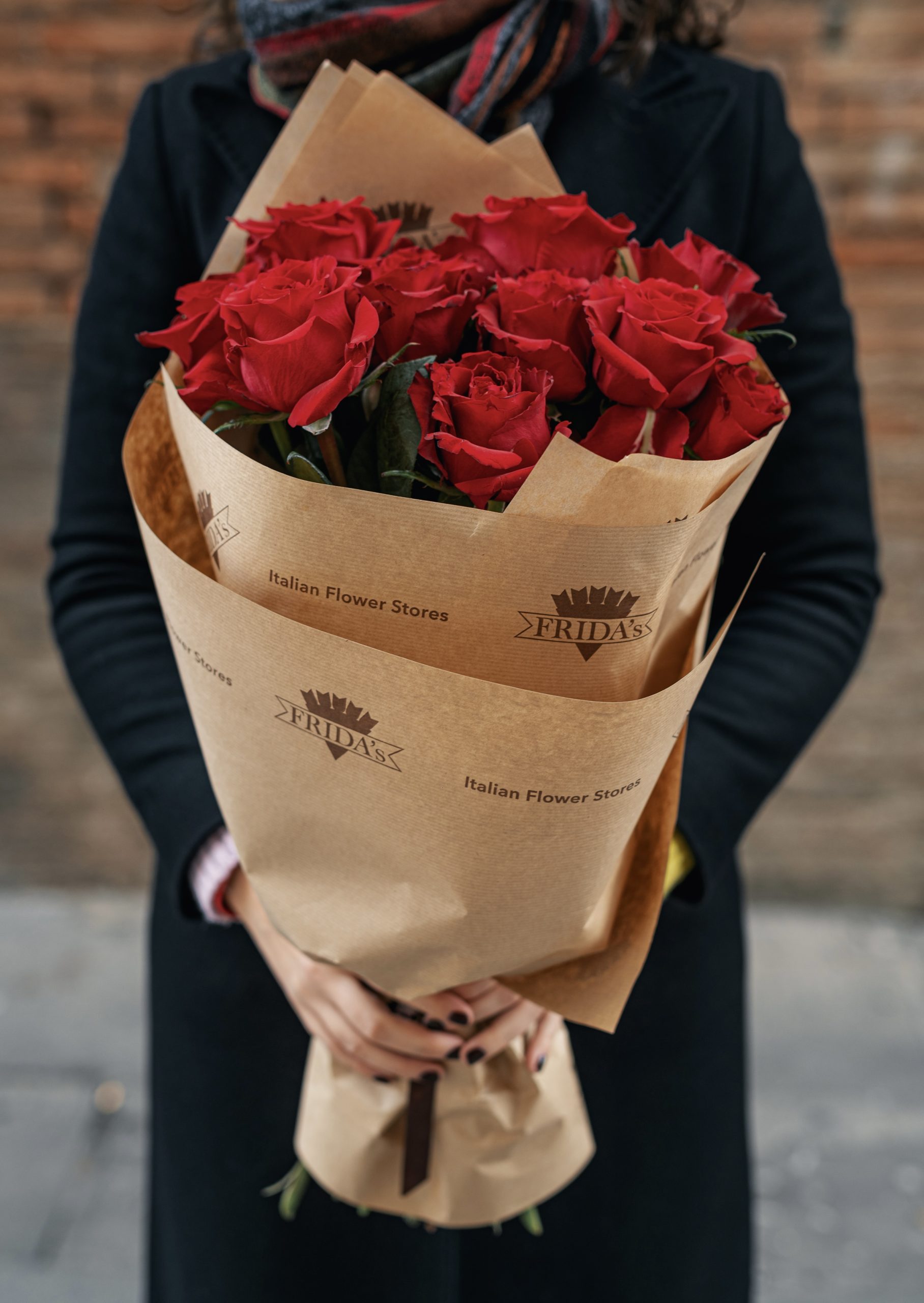 Bouquet personalizzato di rose rosse e respiro del bambino -  Italia
