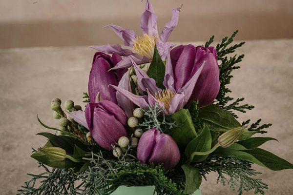 Cappelliera Mini Fairy dettaglio di fiori e tulipani colore viola