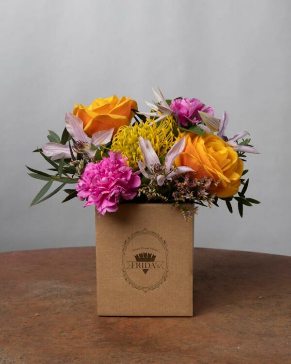 Box Allegria piccolo bouquet di fiori fresci. I colori della Primavera