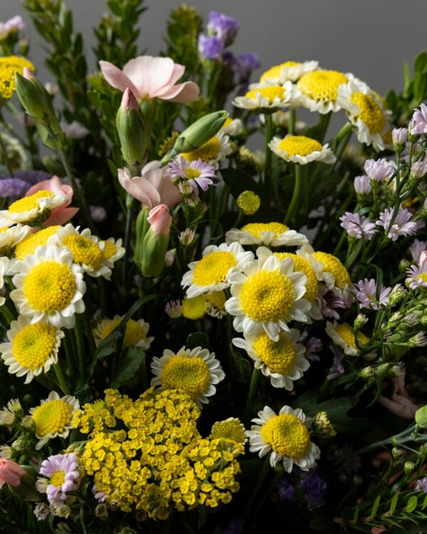 Bouquet Fiori di Campo, bouquet di crisantemini, achillea gialla, statice, lavanda, aster, solomio e verde di stagione