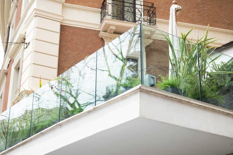 Piante verdi su terrazza